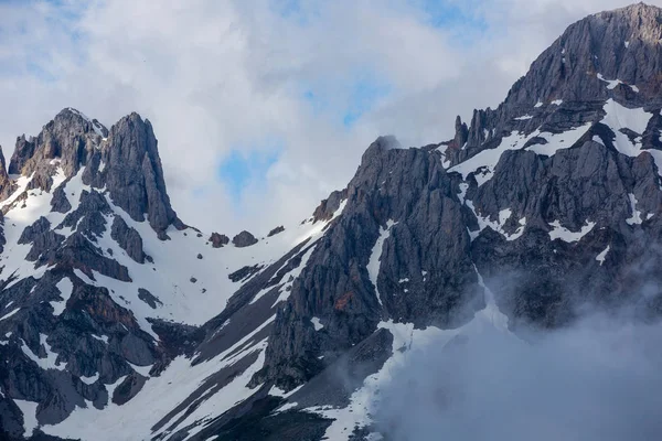 Berglandschaft Nationalpark Picos Europa Spanien Asturien Schnee Auf Den Berggipfeln — Stockfoto