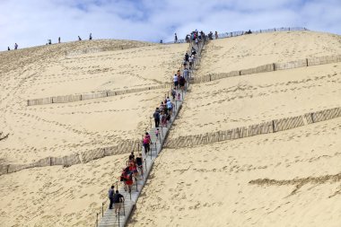 İnsanlar pile, Avrupa, pile Sur Mer, Fransa'nın en yüksek kumul ünlü dune ziyaret.