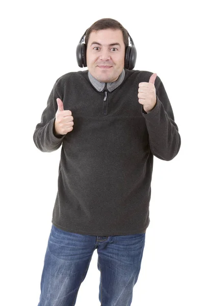 Joven Casual Escuchando Música Con Auriculares Aislado Sobre Fondo Blanco —  Fotos de Stock