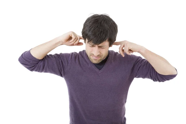 Beau Jeune Homme Couvrant Ses Oreilles Fond Blanc Isolé — Photo