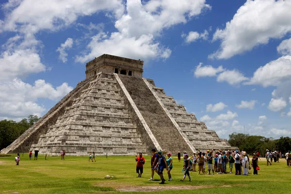 Pirâmide Maia Antiga Templo Kukulcan Chichen Itza Yucatan México — Fotografia de Stock