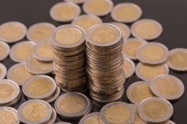 Avro paralarının büyük bir kısmının üst görünüm resmini kapat.