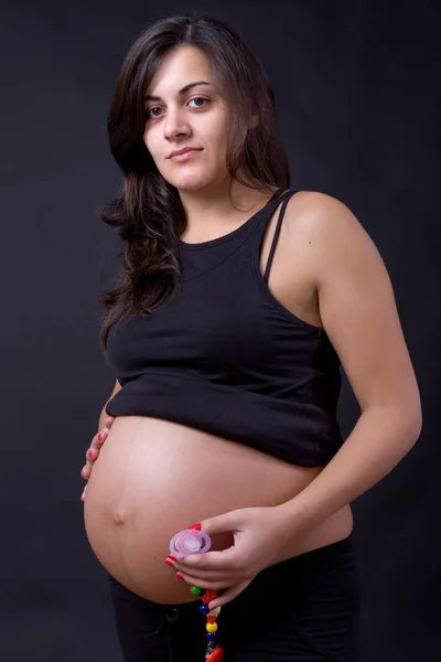 Ung Gravid Kvinna Svart Bakgrund — Stockfoto