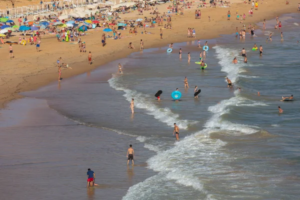 Menschen Berühmten Strand Von Olhos Agua Albufeira Dieser Strand Ist — Stockfoto