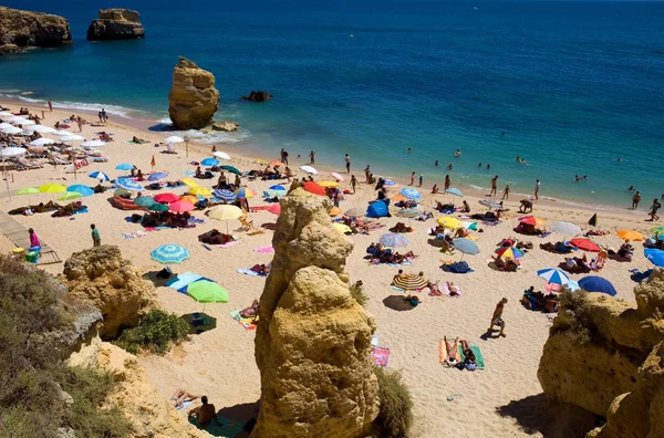 kalabalık güzel plaj, Sao Rafael, Algarve, Portekiz
