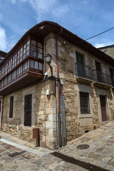 Puebla de Sanabria 'nın eski evleri, Castilla y Leon, İspanya