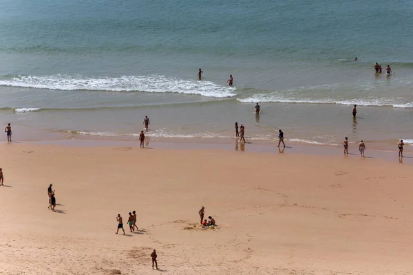 Praia Rocha Portugal 마오의 해변에 사람들 관광지 알가르베의 일부이다 — 스톡 사진