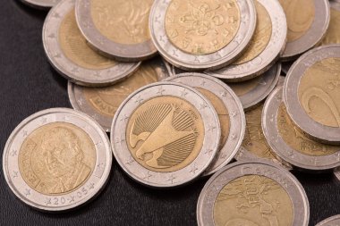 Avro paralarının büyük bir kısmının üst görünüm resmini kapat.