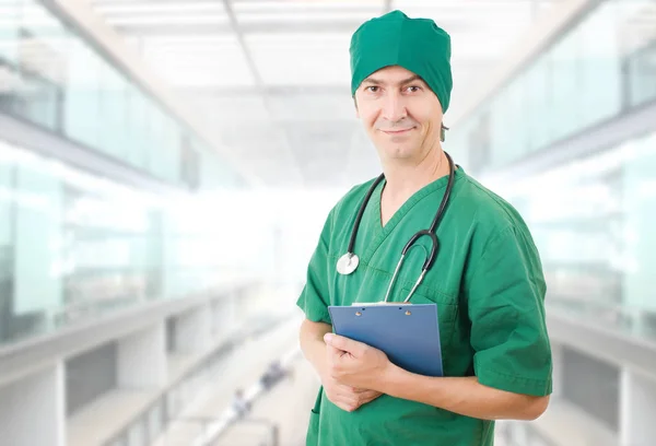 Glücklicher Männlicher Arzt Krankenhaus — Stockfoto