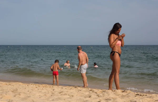 Personer Den Berömda Stranden Manta Rota Algarve Denna Strand Del — Stockfoto