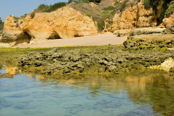 著名海滩的 Olhos Agua 阿尔加维 这个海滩是著名的旅游地区的阿尔加维的一部分 — 图库照片