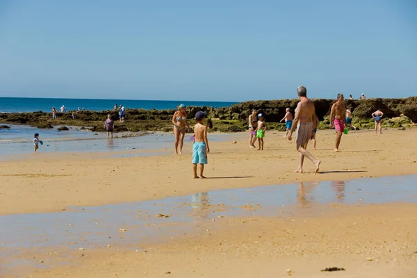 Emberek Híres Strand Olhos Agua Albufeira Strand Algarve Híres Turisztikai — Stock Fotó