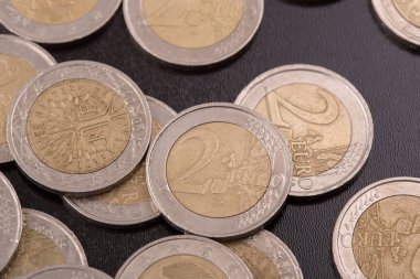 Avro paralarının büyük bir kısmının üst görünüm resmini kapat.