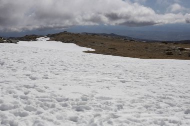 Dağ manzarası, Serra da Estrela, Portekiz 'in en yüksek noktası.