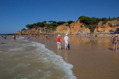İnsanlar, ünlü Plajı, Olhos de Agua Albufeira