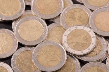 Avro paralarının büyük bir kısmının üst görünüm resmini kapat.