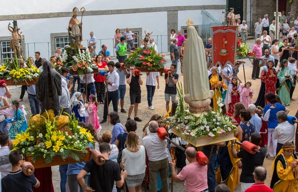 Procesión religiosa tradicional de Senhora da Abadia en Amares, Portugal — Foto de Stock