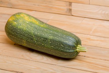 Bir yeşil kabak sebze