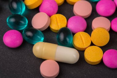 Hap kapsül yığın mix tedavisi ilaç tablet