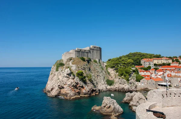 De ommuurde stad van Dubrovnic in Kroatië — Stockfoto