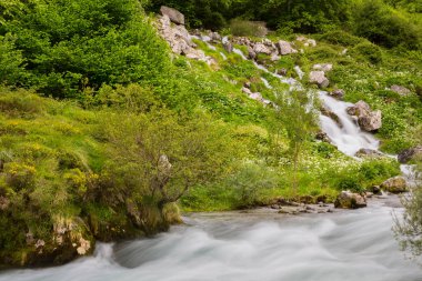 Cares Nehri 'nde şelale