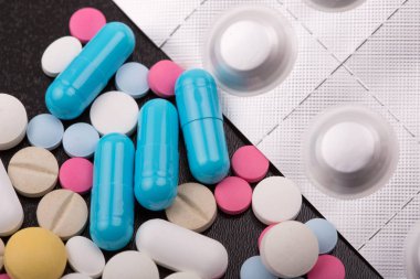 Hap kapsül yığın mix tedavisi ilaç tablet