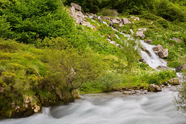 Vattenfall i floden Cares — Stockfoto