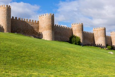 Avila çevreleyen duvar