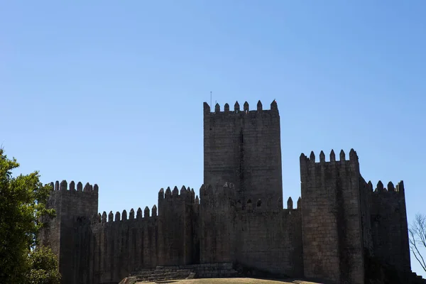 Schloss in portugal. guimaraes, portugal — Stockfoto