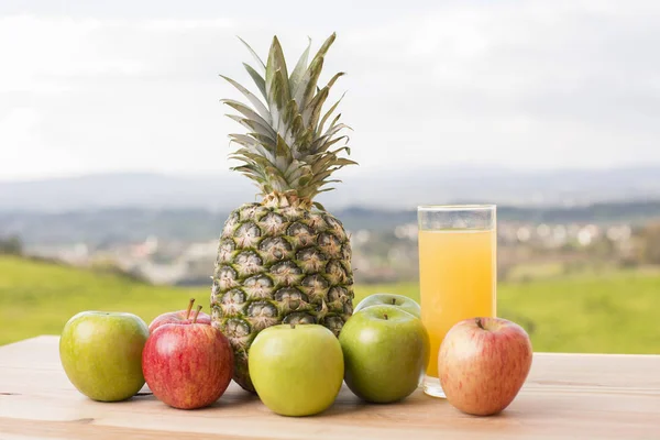 Ett glas apelsinjuice — Stockfoto