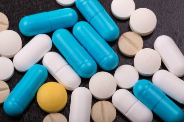 Hap kapsül yığın mix tedavisi ilaç tablet
