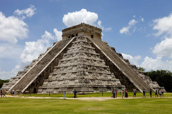 Antigua pirámide maya —  Fotos de Stock