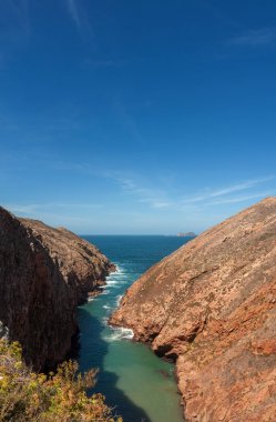 Berlenga adasında kayalıklar ve kayalar