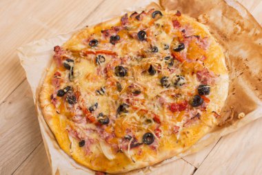 Ev yapımı sıcak pizza