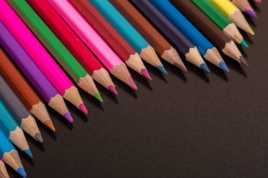 Ahşap renkli kalemler