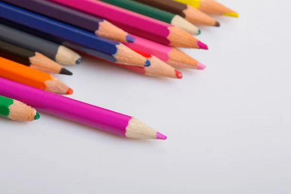 Цветные деревянные карандаши — стоковое фото