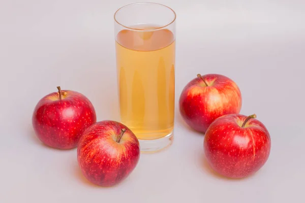 Bicchiere di succo di mela — Foto Stock