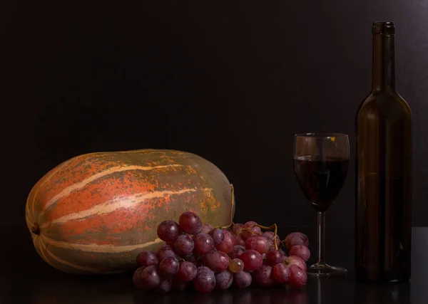 Fruits and wine — Stock Photo, Image