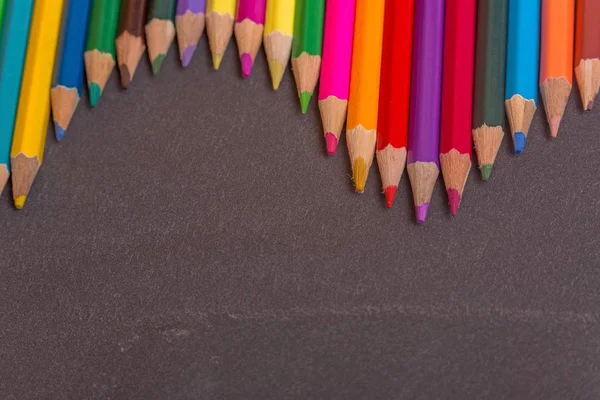 Ahşap renkli kalemler