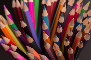 Ahşap renkli kalemler