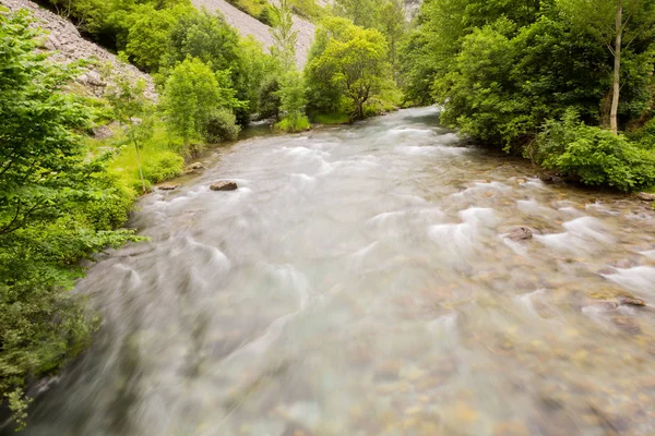 Cares Nehri 'nde şelale