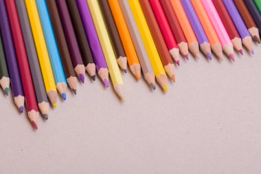 Ahşap renkli kalemler