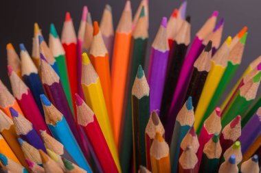 Ahşap renkli kalemler