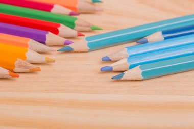 Ahşap renkli kalemler