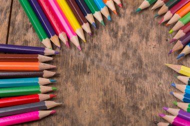Ahşap renkli kalemler