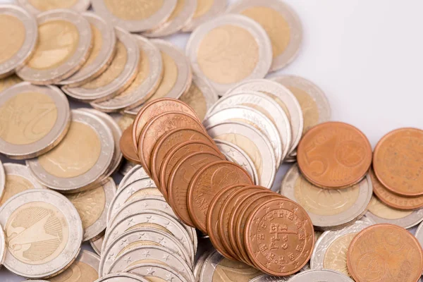 Gran cantidad de monedas de dinero en euros — Foto de Stock