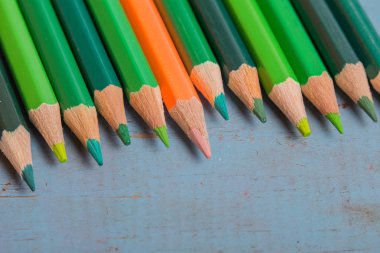 Ahşap renkli kalemler