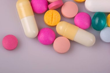 farklı haplar yığın