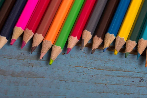Houten kleurrijke potloden — Stockfoto