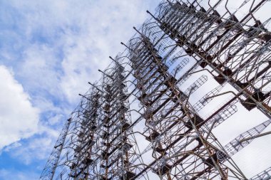 Eski askeri Duga radar
